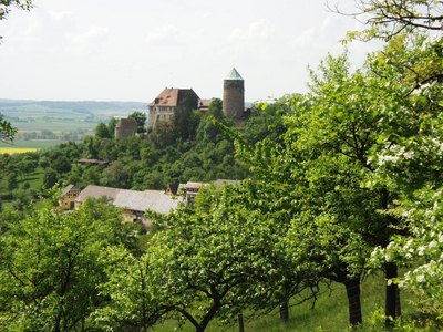 Burg im Frühling